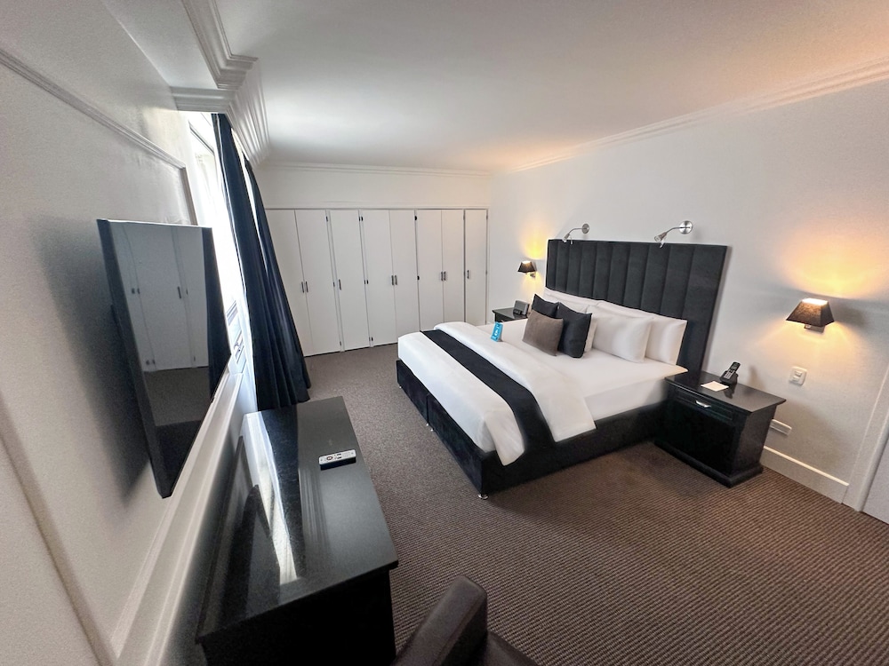 Suite - Photo 12
