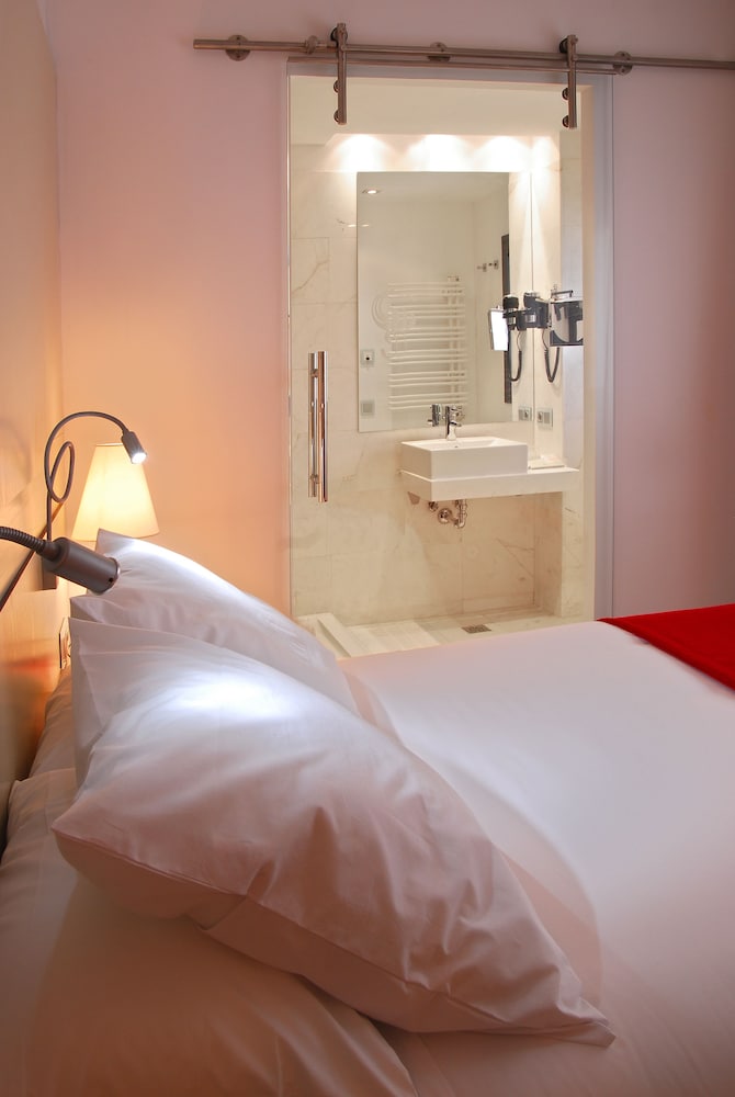 Basic Double Room, 1 Double Bed photo 2