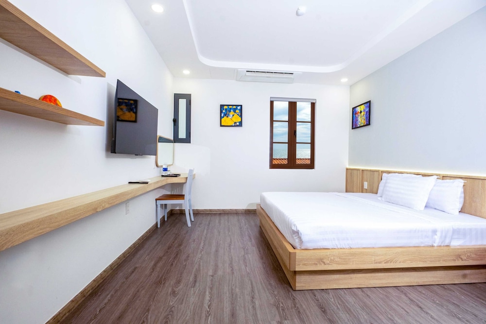 Deluxe Room, 1 King Bed, Sea View photo 3