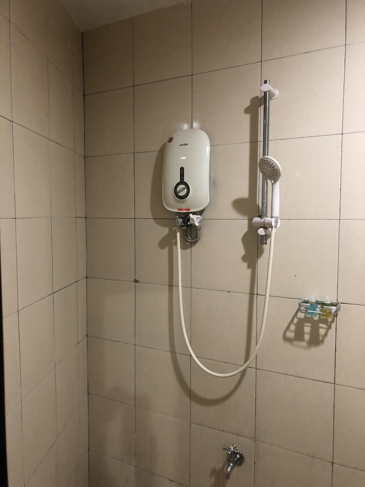 Standard Twin Room - Photo 4