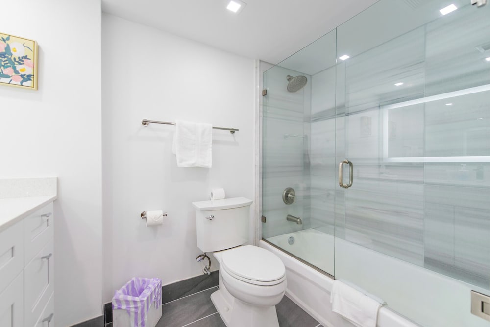 Condo, 2 Bedrooms, Ocean View photo 2