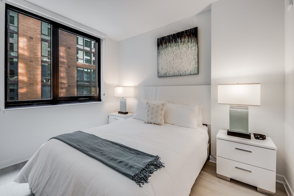 Luxury Apartment, 2 Bedrooms (Room décor/layout/colors vary by unit) - Photo 5