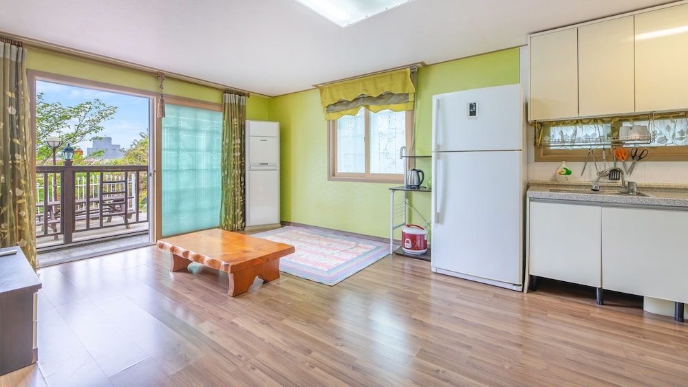 Basic Room, 2 Bedrooms (B5)