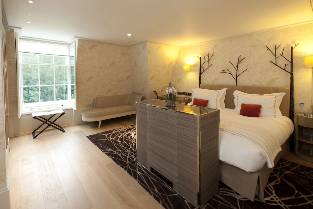 Superior Room (Mansion House)
