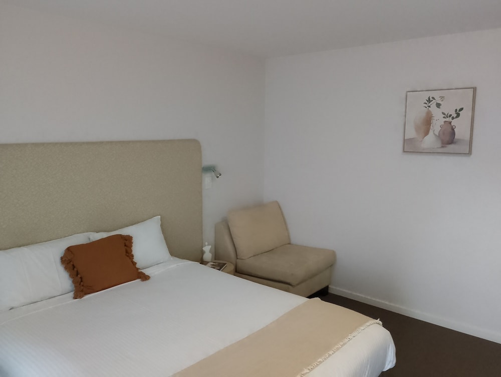 Executive Studio, 1 Queen Bed photo 3