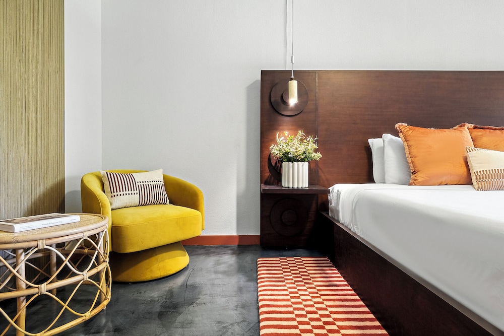 Superior Room, 1 King Bed, River View