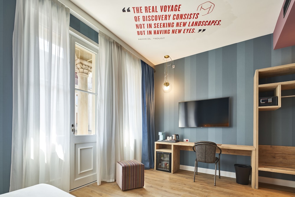Junior Triple Room (Modernist L) - Photo 3