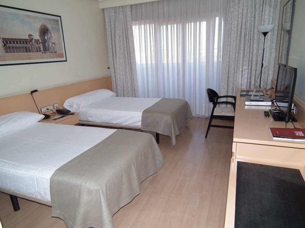 Standard Double Room Single Use - Photo 4