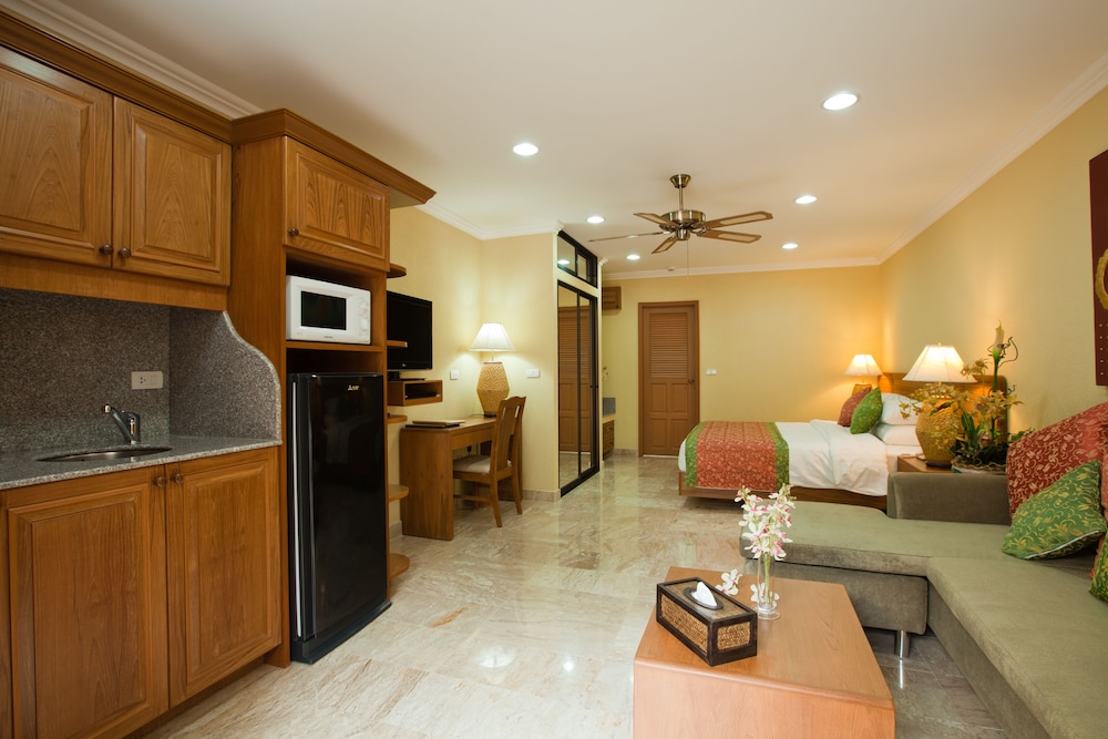 Superior Room (Pool Side) photo 3