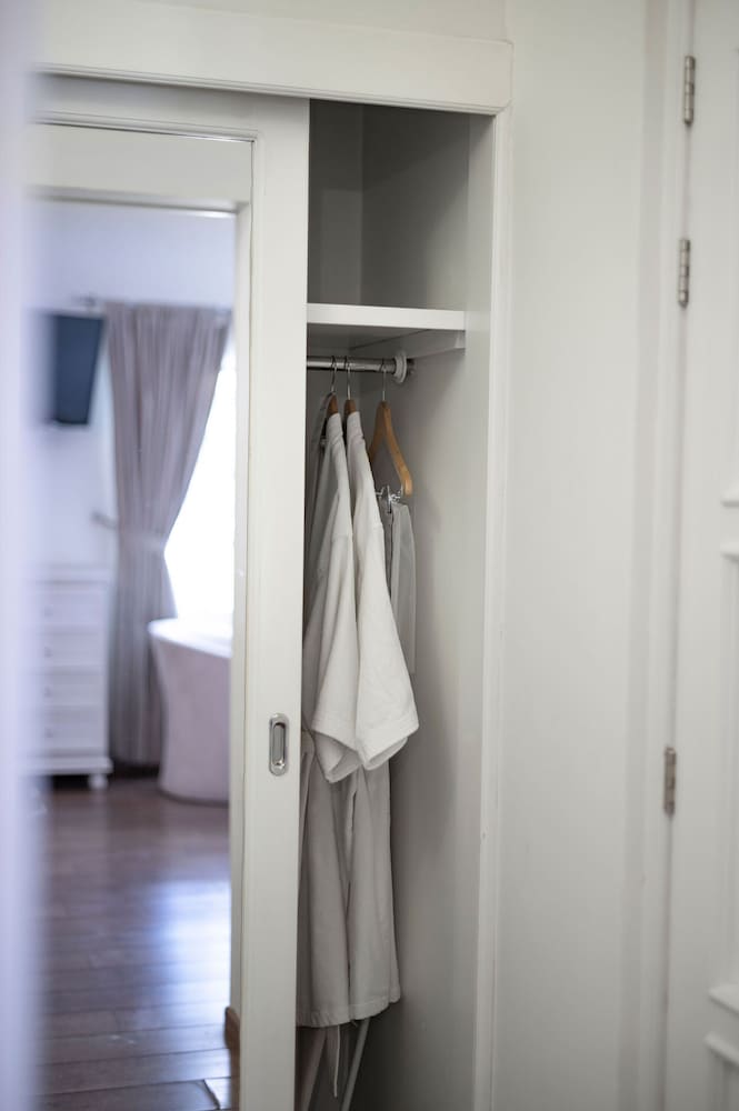 Deluxe Suite - Photo 5