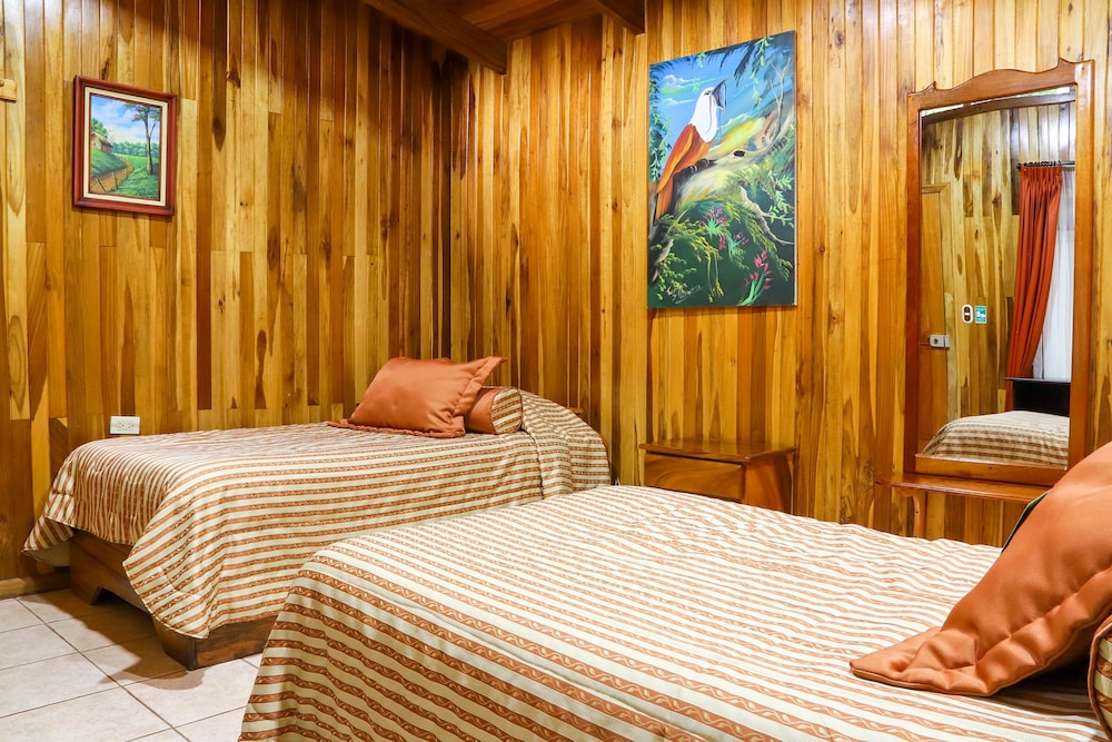 Family Deluxe Cabin, 3 Bedrooms photo 3