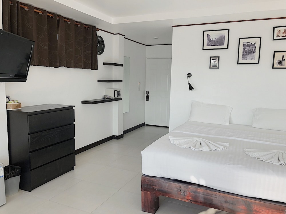 Deluxe Balcony Room photo 3