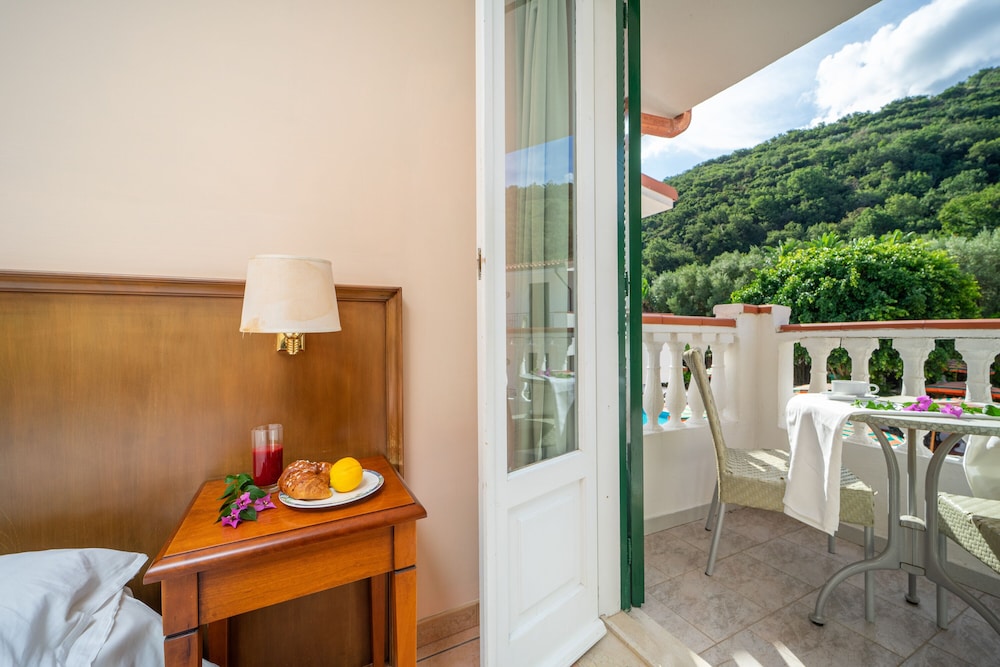 Superior Double Room, Balcony - Photo 4