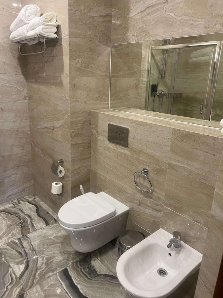 Standard Apartment, 1 King Bed, Non Smoking, Kitchen (Living Room) photo 3