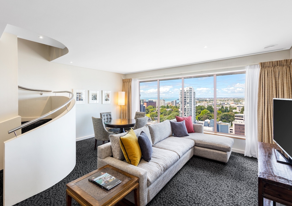 Suite, 1 King Bed, Balcony, Ocean View (Club Lounge Access) - Photo 3