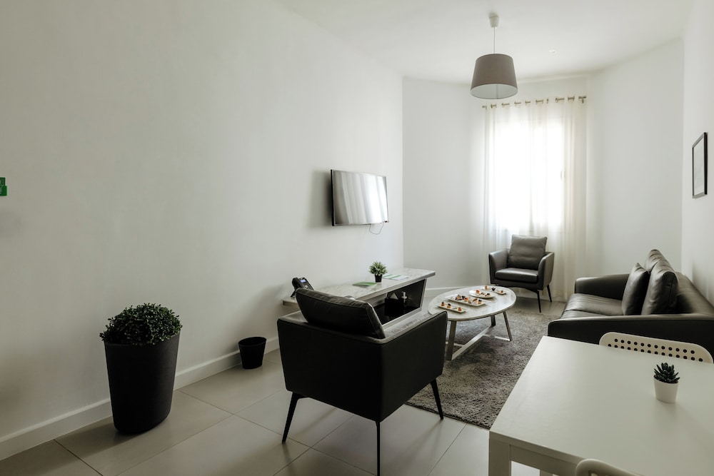 Premium Suite - Photo 3