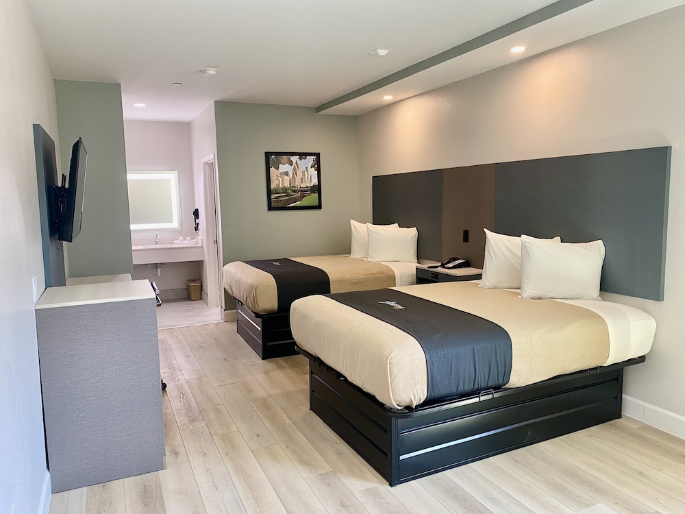 Queen Room, 2 Queen Beds, Smoking