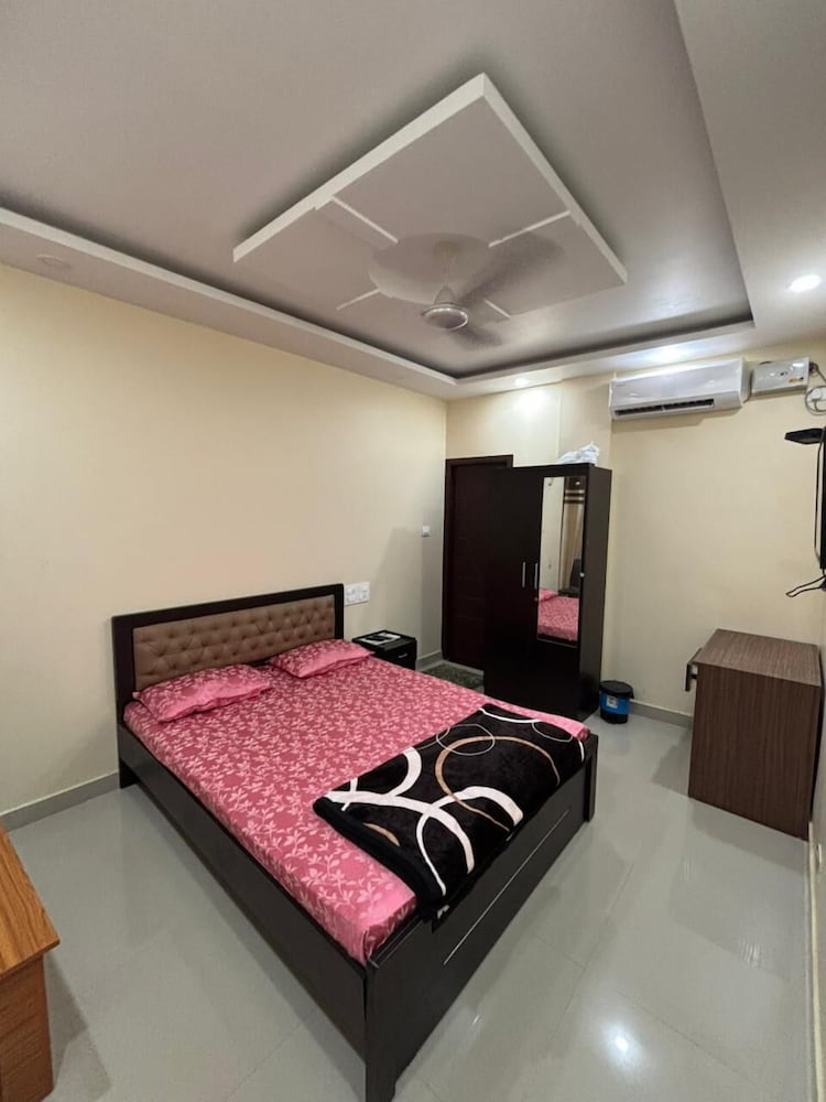 Deluxe Room - Photo 9