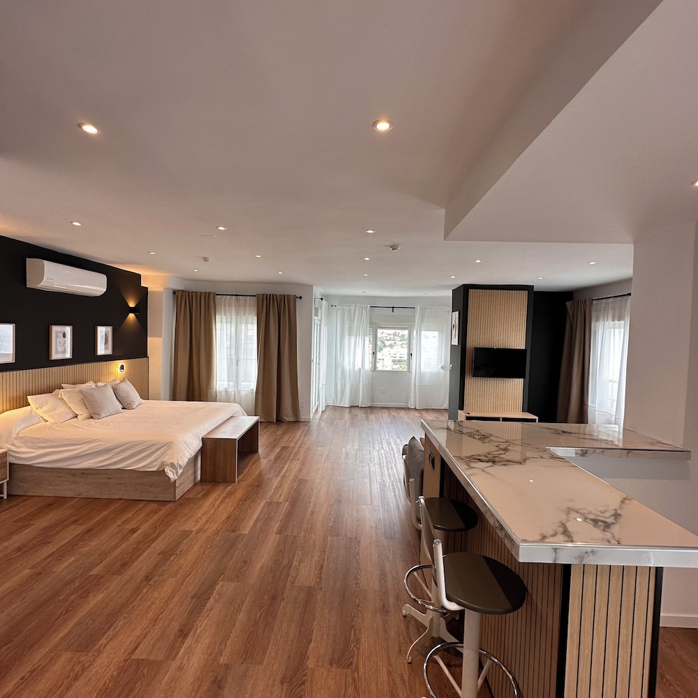 Deluxe Studio Suite, 1 Bedroom, Sea View - Photo 5