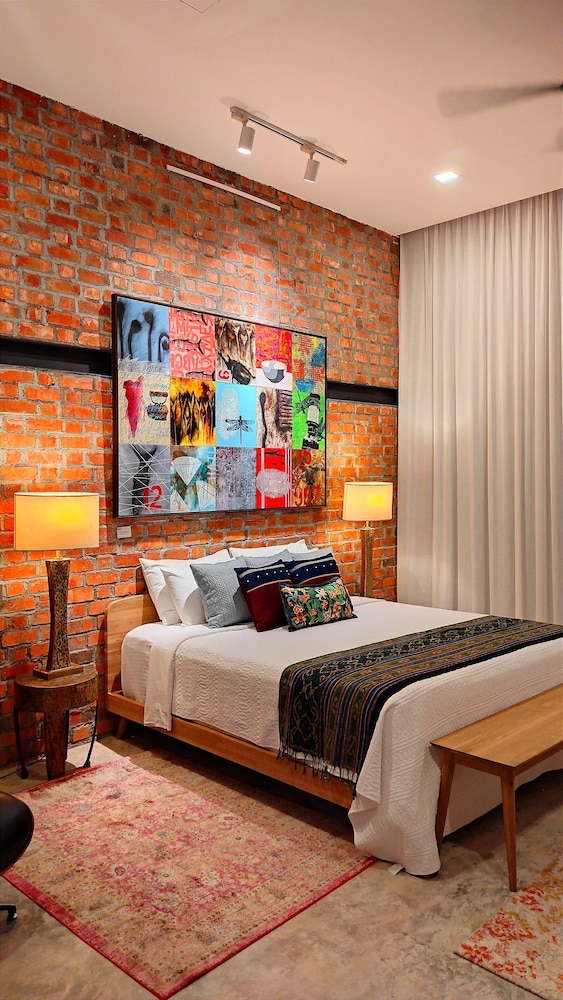 Premium Suite - Photo 11