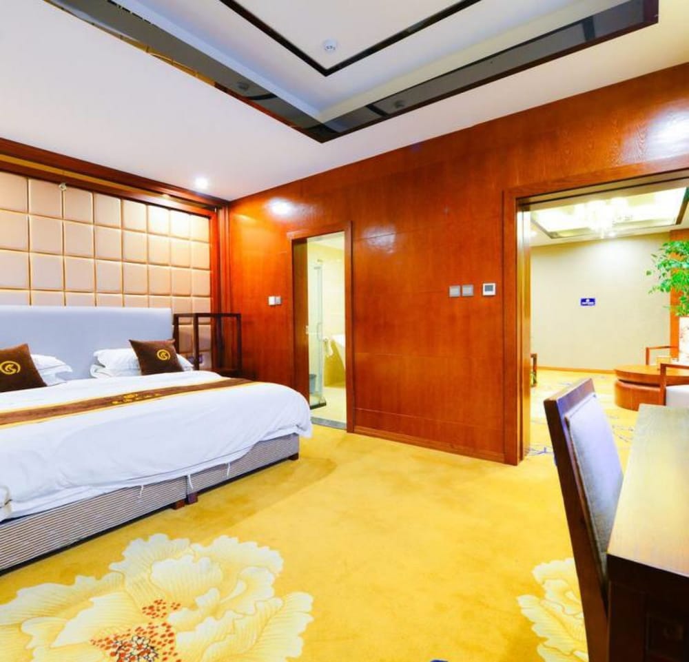 Deluxe Suite