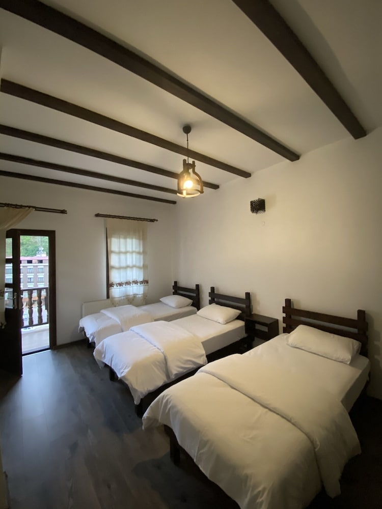 Classic Triple Room photo 2