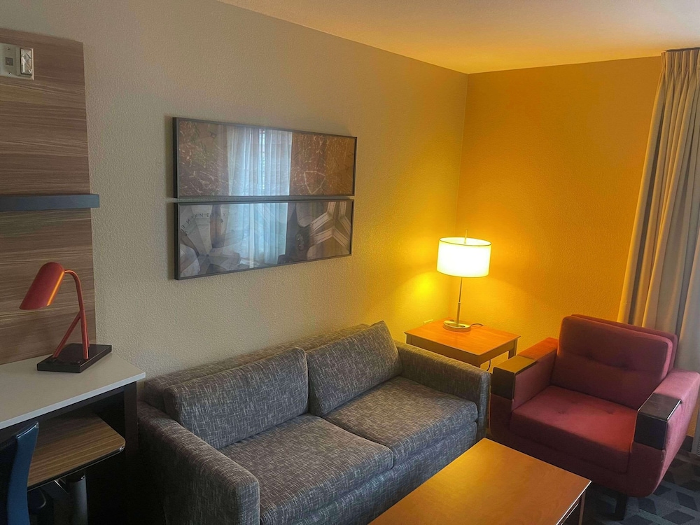 Standard Room, 1 Queen Bed, Non Smoking - Photo 4
