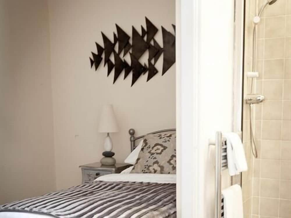 Standard Single Room, Ensuite (Room 14)