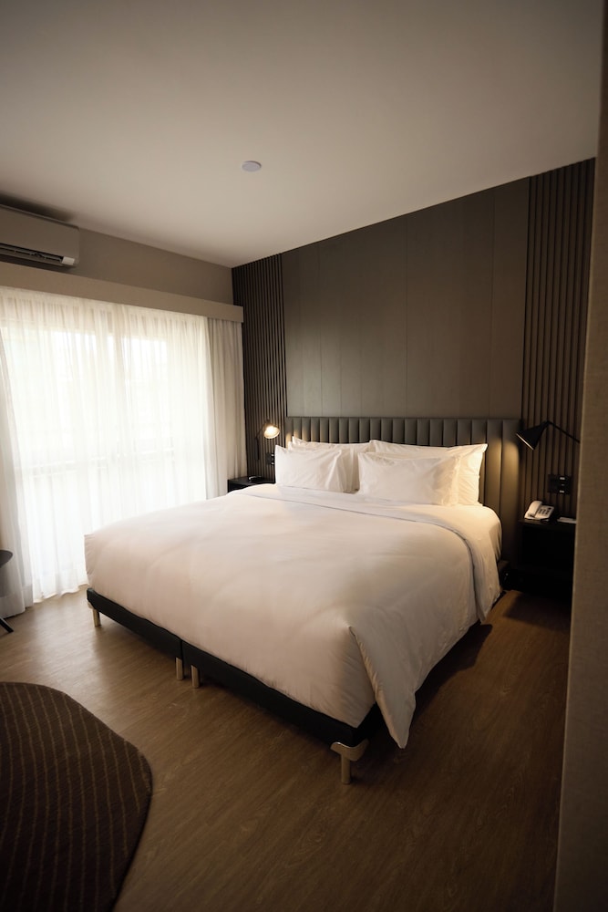 Business Room, 1 King Bed - Photo 4