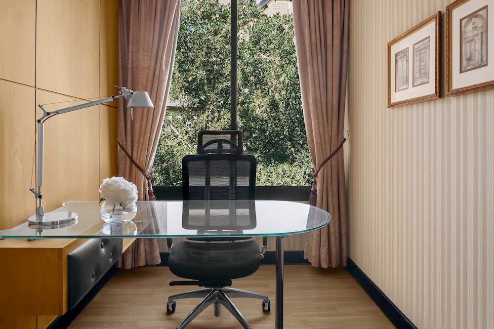 Junior Suite, 1 Bedroom - Photo 2