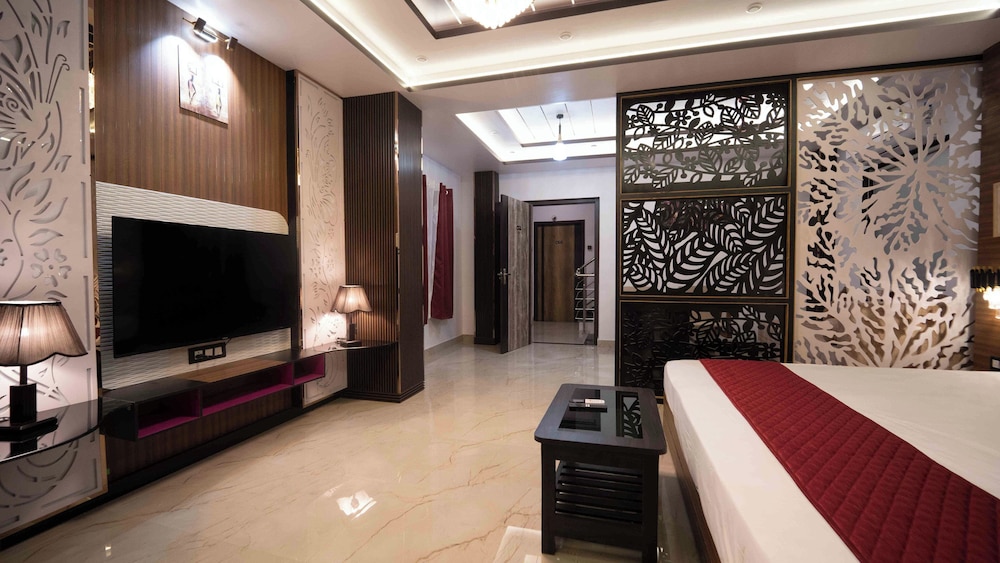 Luxury Suite, City View