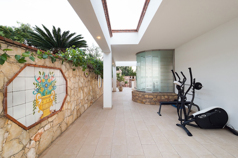 Villa, 4 Bedrooms photo 2