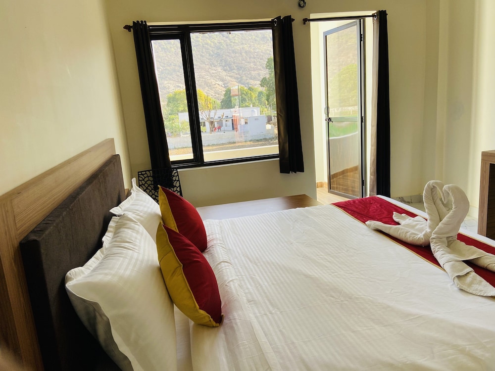 Deluxe Room - Photo 14