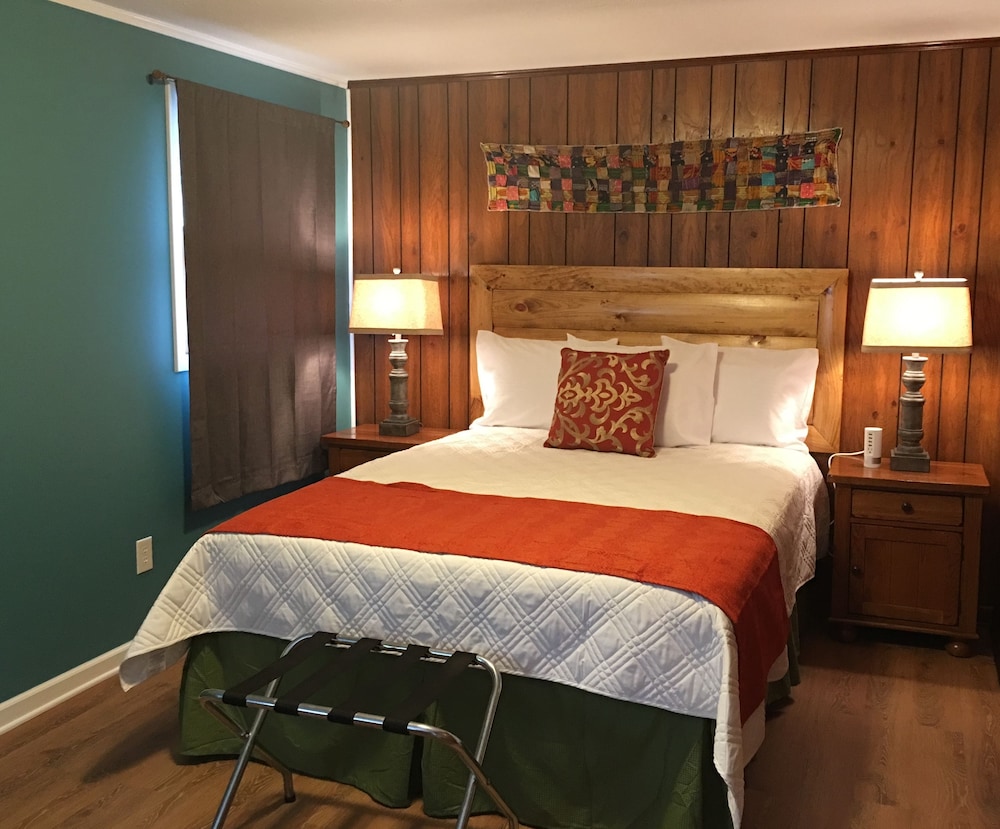 Deluxe Cabin, 1 Queen Bed, River View photo 1