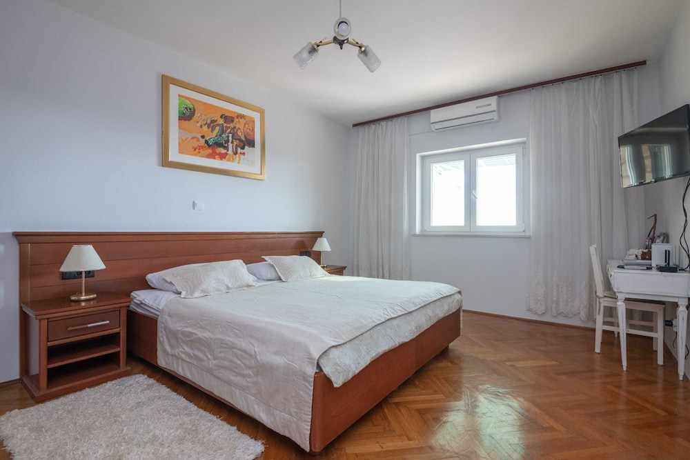 Apartment (Apartment A Kind Of Magic - One Bedro)