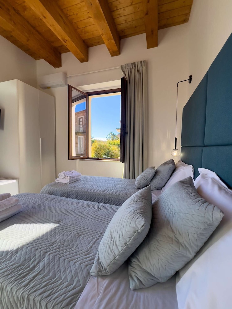 Classic Twin Room, 2 Twin Beds, Balcony photo 3