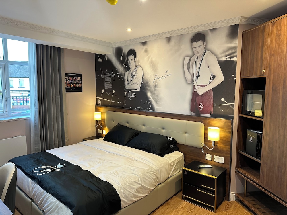 Luxury Suite, 1 King Bed, Non Smoking, Ensuite photo 2