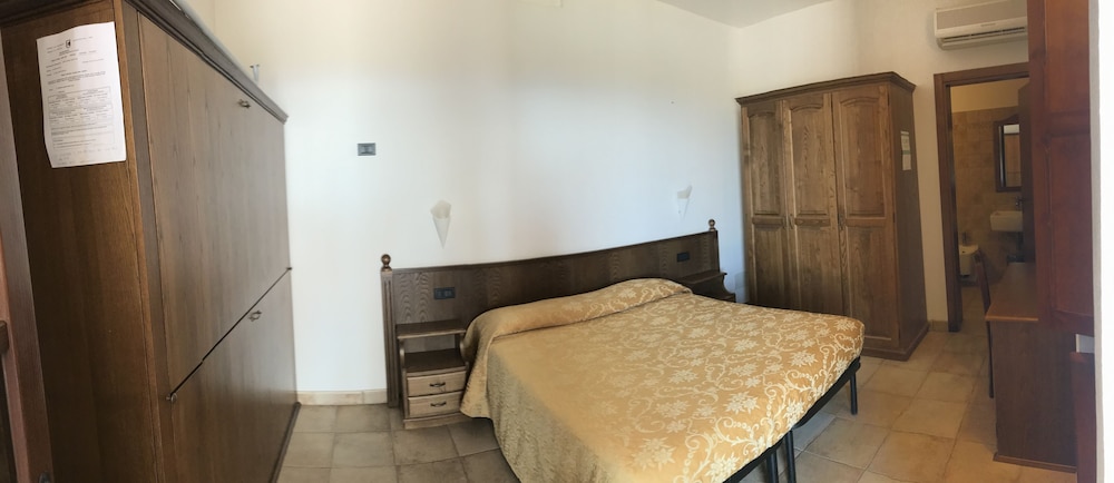 Double Room, 1 Queen Bed photo 1