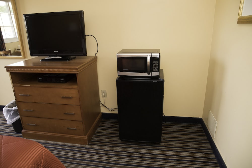 Honeymoon Room, Smoking