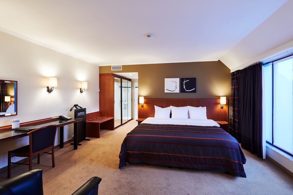 Suite, 1 King Bed, Non Smoking, Kitchenette photo 1