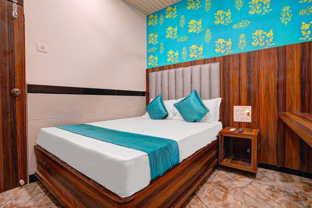 Deluxe Room - Photo 11