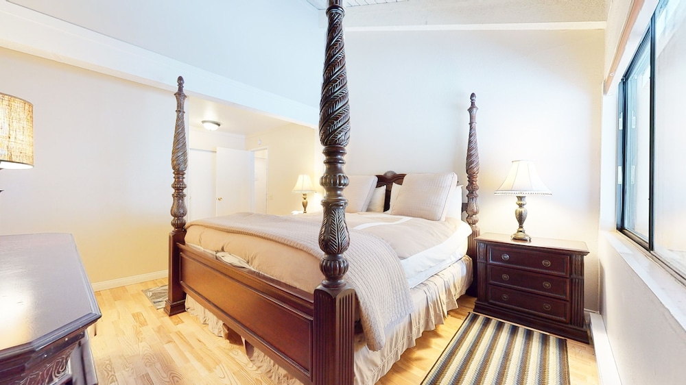 Condo, 3 Bedrooms