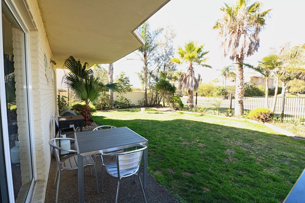 2 Bedroom Unit with Large Fenced Yard photo 1