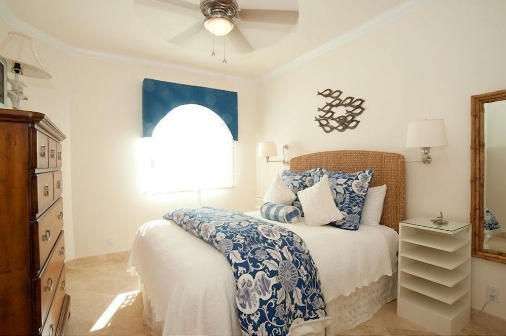 2 Bedroom Oceanfront Suite photo 2