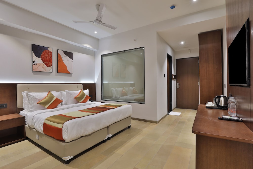 Executive Room - Photo 5