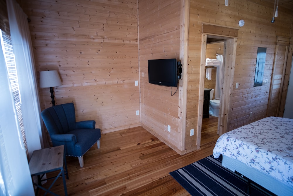 Deluxe Studio Suite, 1 Queen Bed with Sofa bed, Kitchenette photo 1