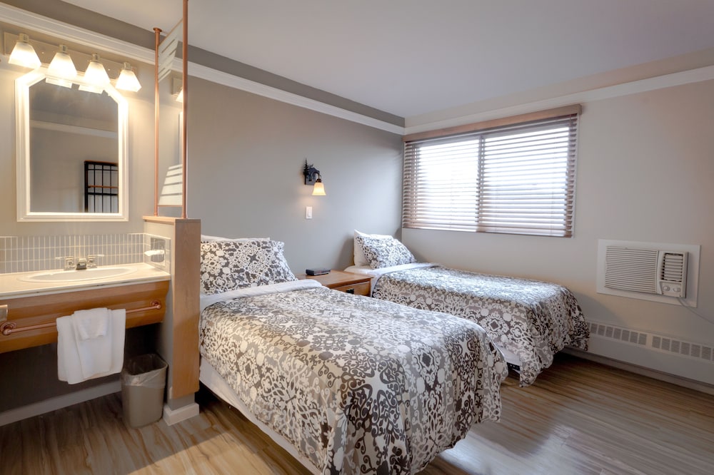 Basic Room, 2 Twin Beds, Courtyard View photo 2