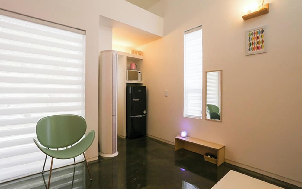 Room (O Stairs Climbing House)