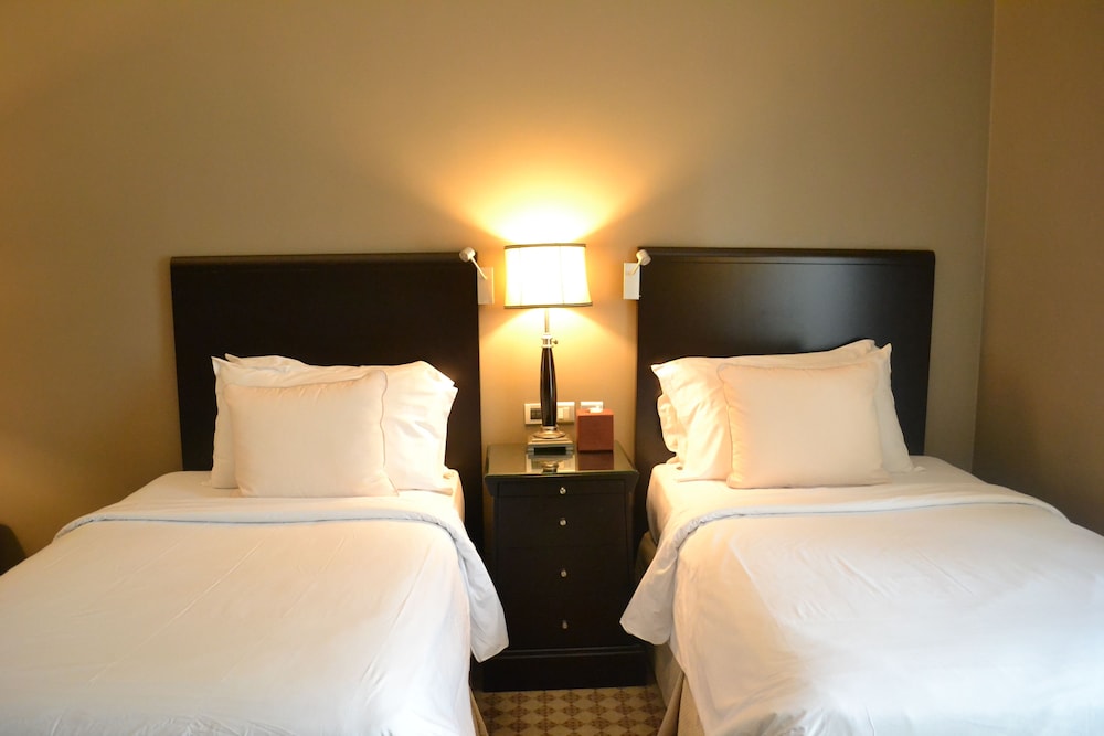 Classic Twin Room City View