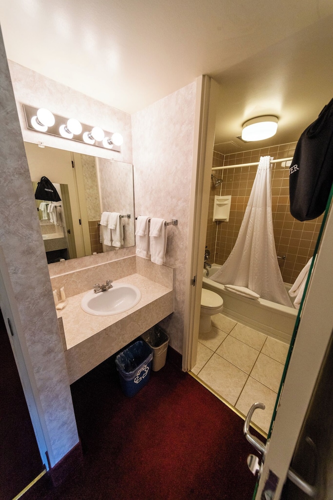 Room, Multiple Beds, River View photo 3